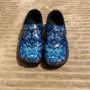 Klogs Womens Purple/Blue Patterned Shoes